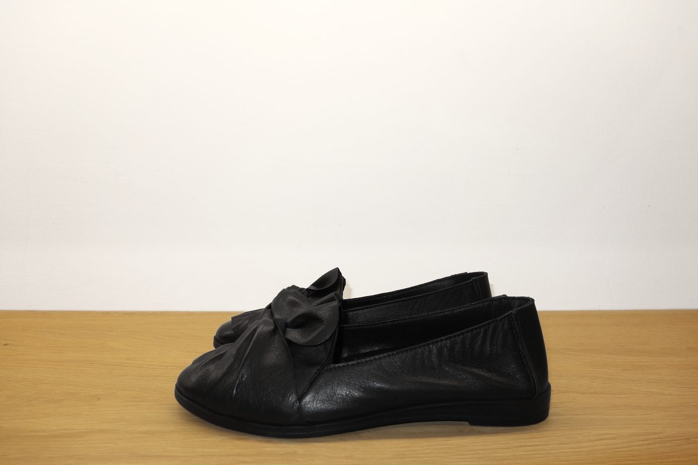 Ballerina nera con maxi fiocco frontale