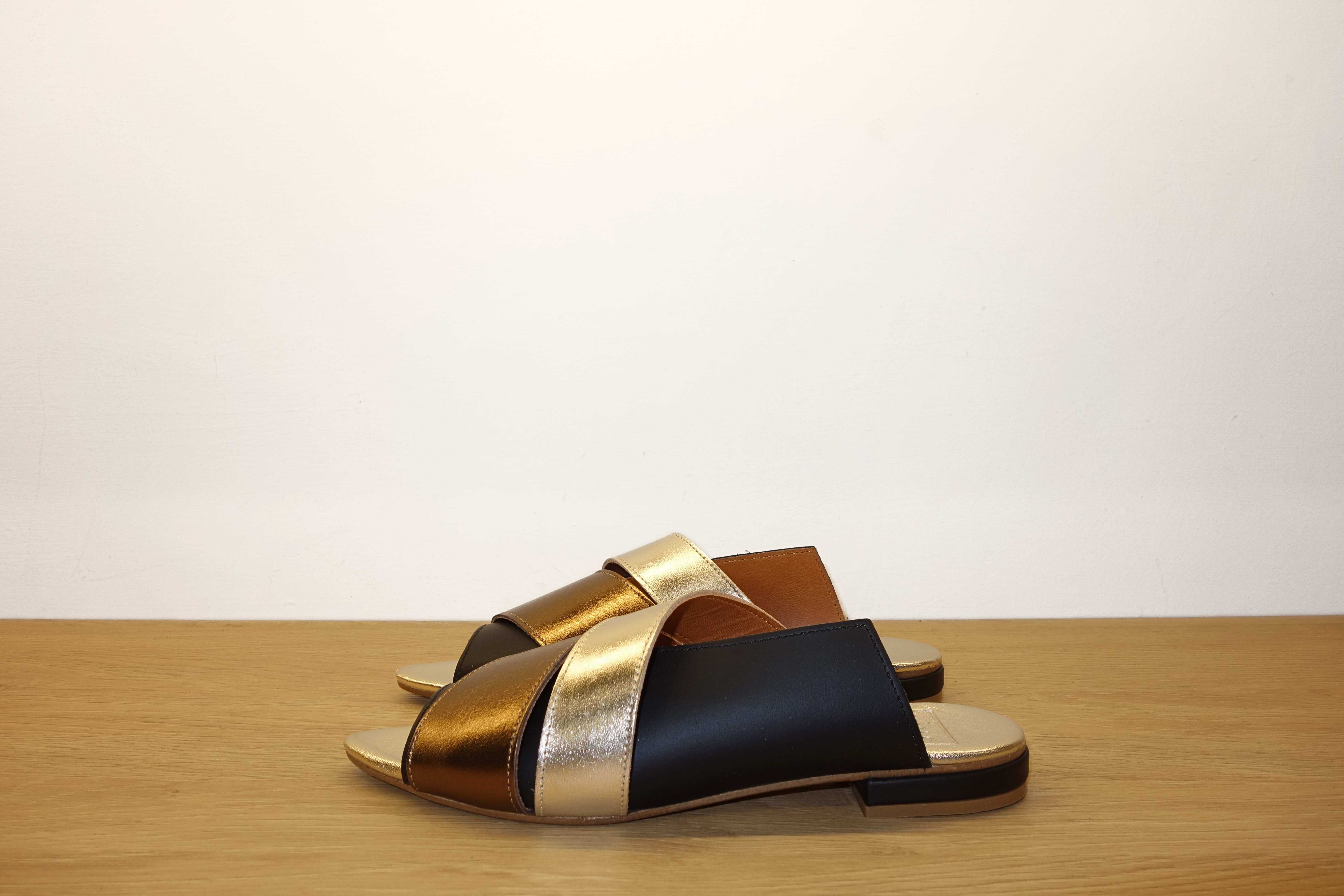 Ciabatta bassa con fasce laminate Luis Anne