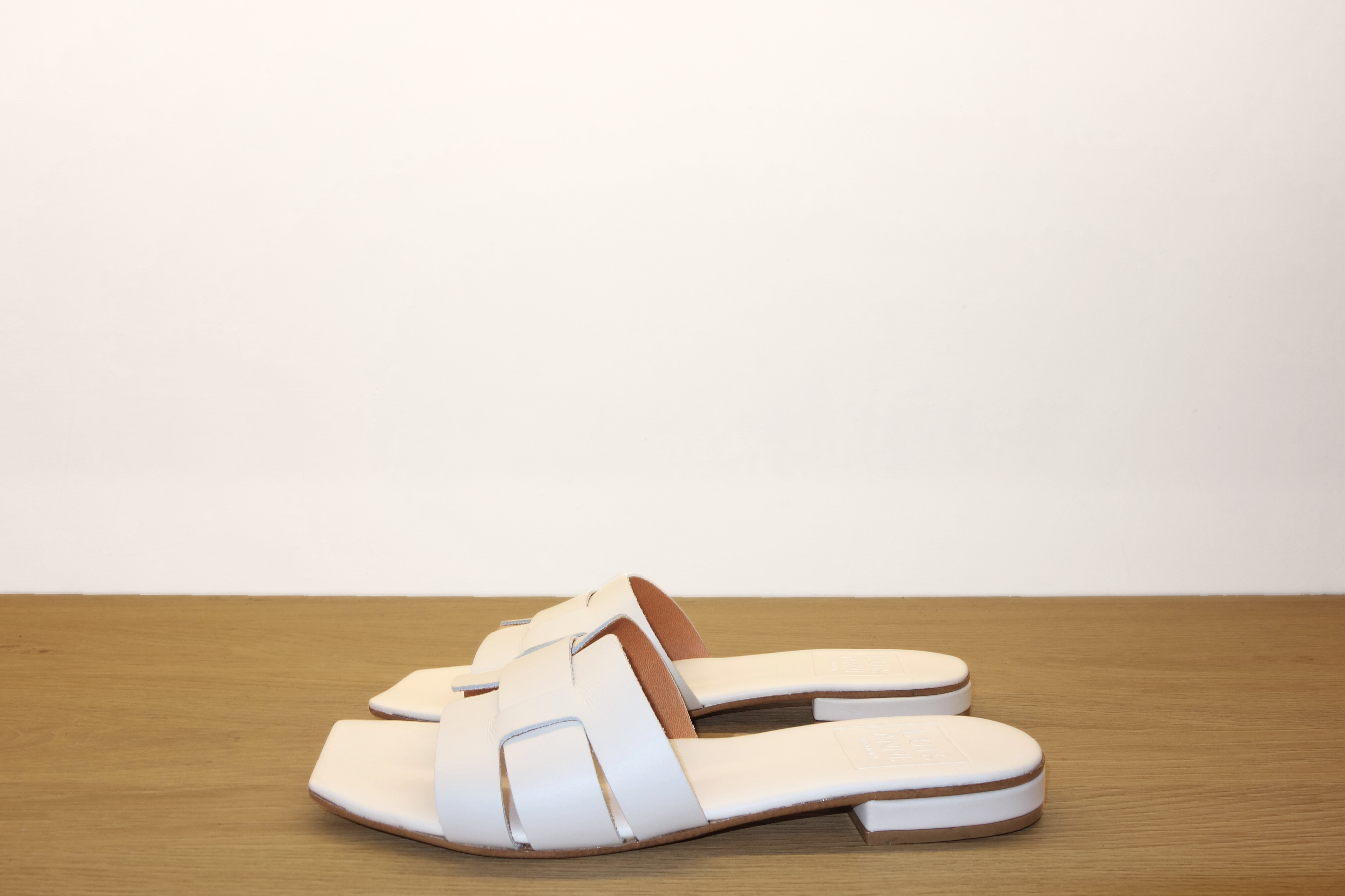 Ciabatta bassa in vera pelle bianca Luis Anne