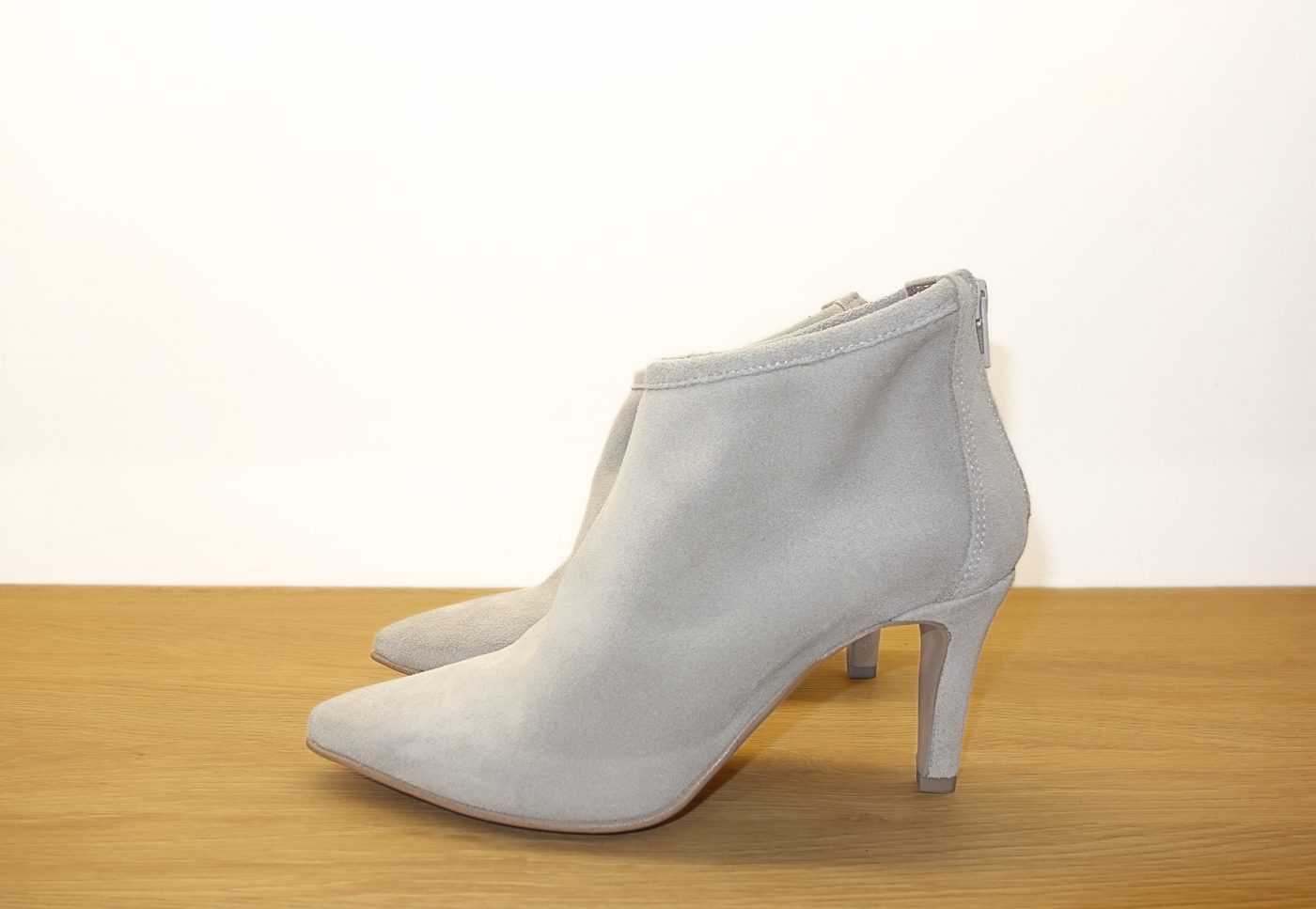 Tronchetto grigio camoscio con tacco a spillo